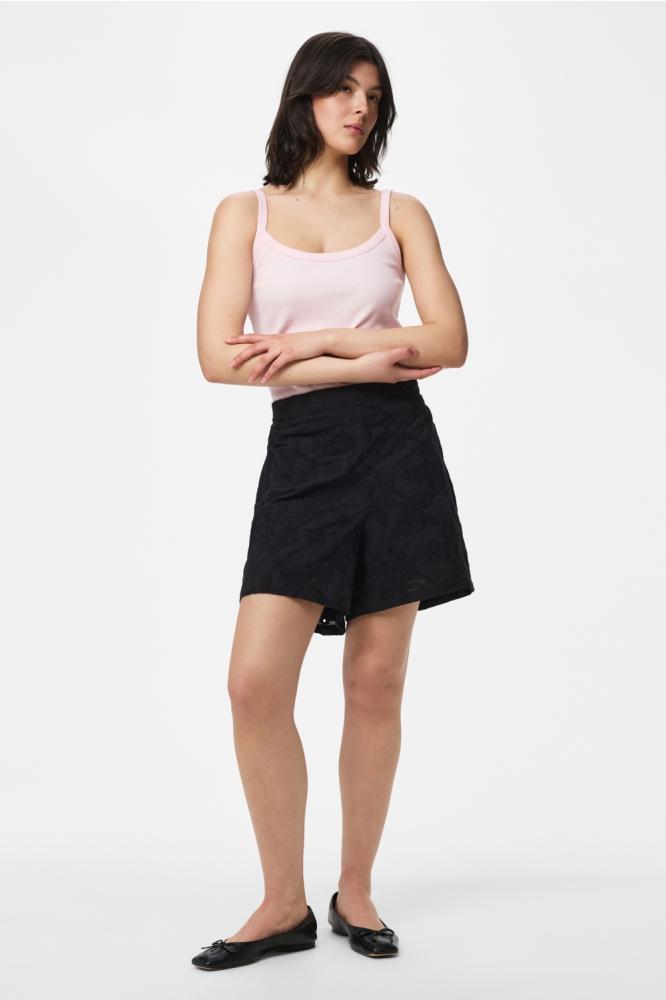 Pieces zwarte dames korte broek | Model