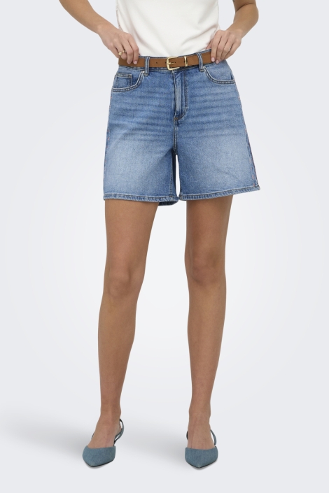 Only blauwe dames korte broek | Model vooraanzicht