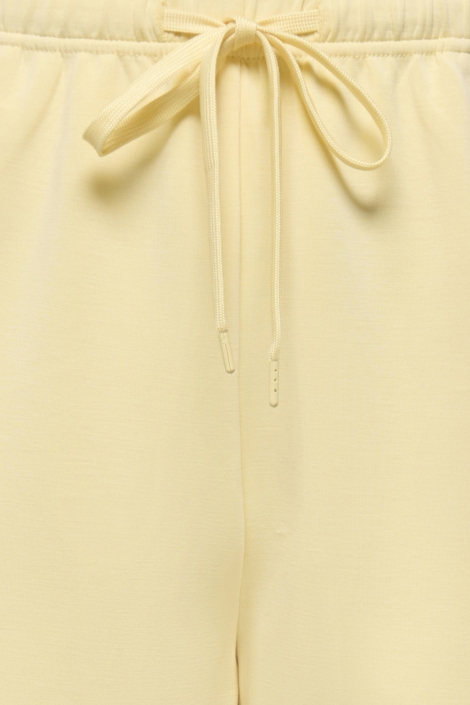 Only gele dames korte broek | Kleurstaal