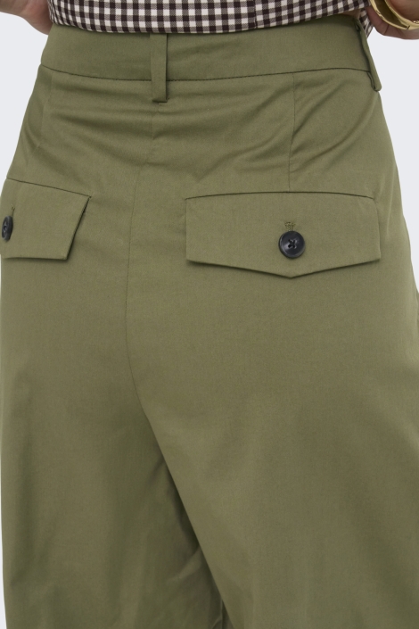 Only groene dames korte broek | Kleurstaal