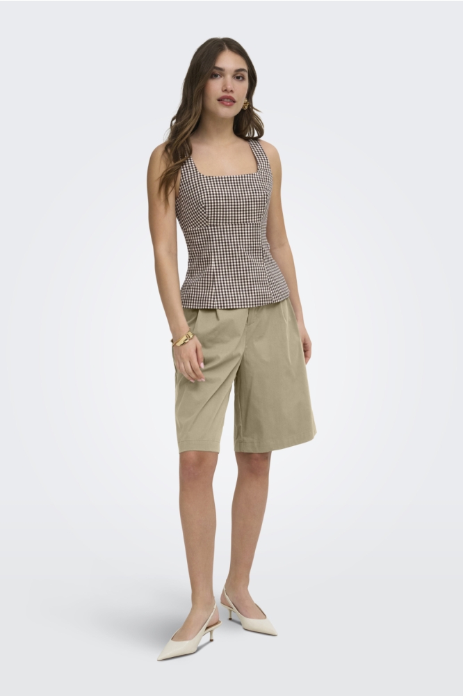Only camel dames korte broek | Model vooraanzicht