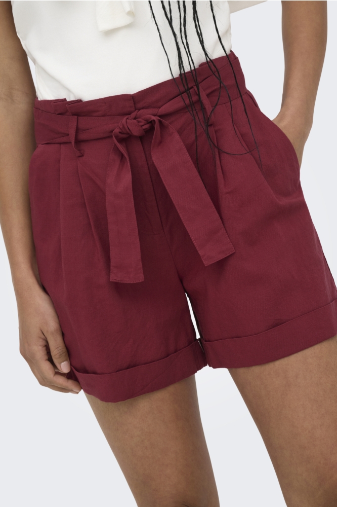 Only rode dames korte broek | Model vooraanzicht