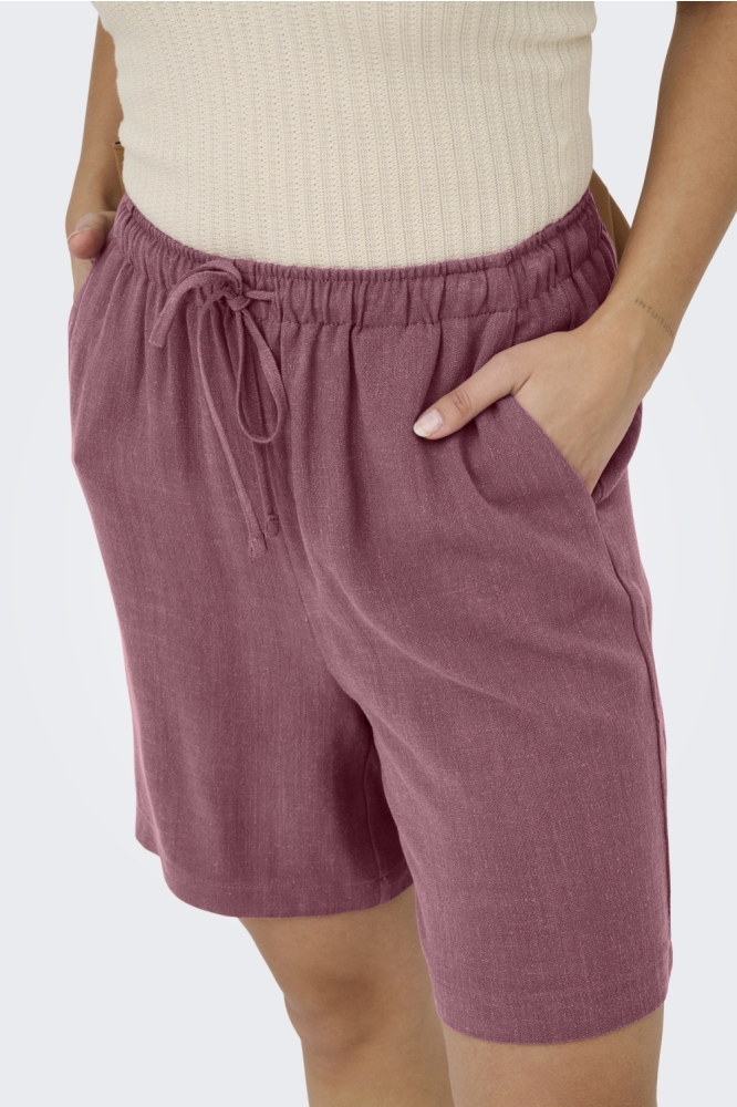 Only roze dames korte broek | Model vooraanzicht