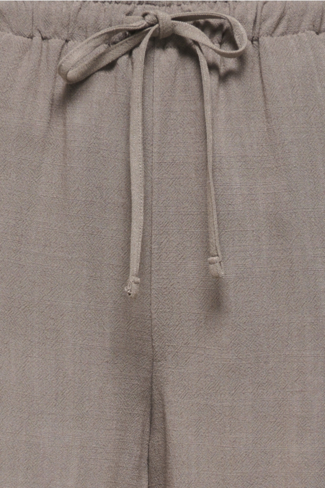 Only taupe dames korte broek | Close up