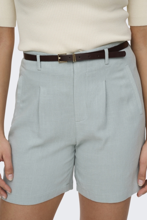 Only blauwe dames korte broek | Model vooraanzicht