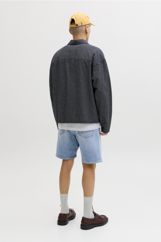 Jack & Jones blauwe heren korte broek | Model achteraanzicht