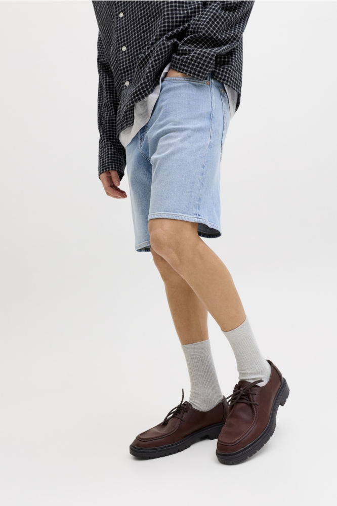 Jack & Jones blauwe heren korte broek | Model zijaanzicht