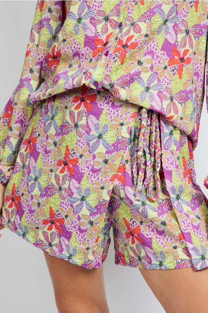 Fluresk multi color dames korte broek | Model vooraanzicht