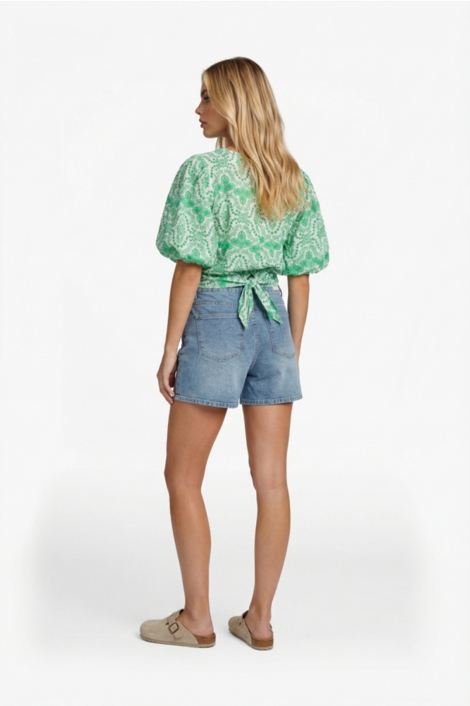 Fluresk blauwe dames korte broek | Model achteraanzicht