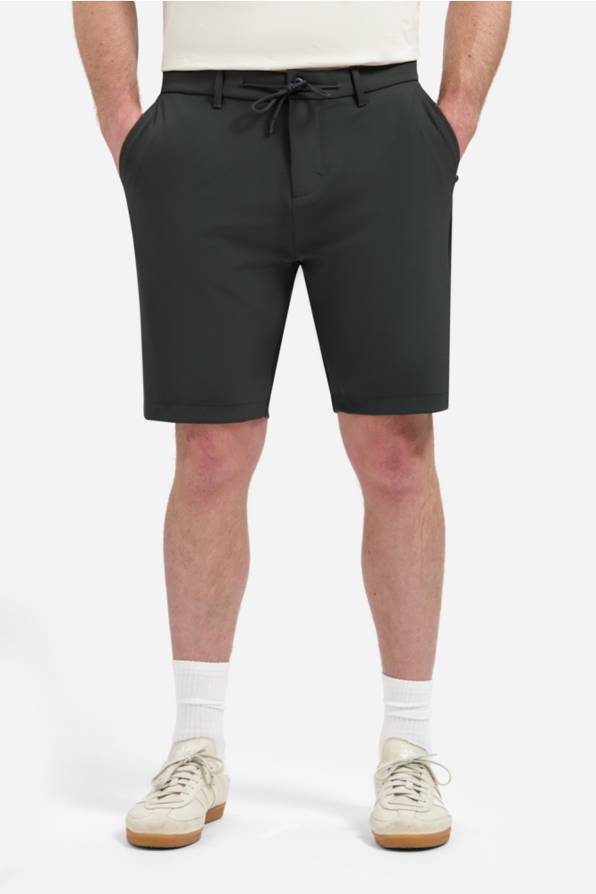 NO-EXCESS groene heren korte broek | Model vooraanzicht