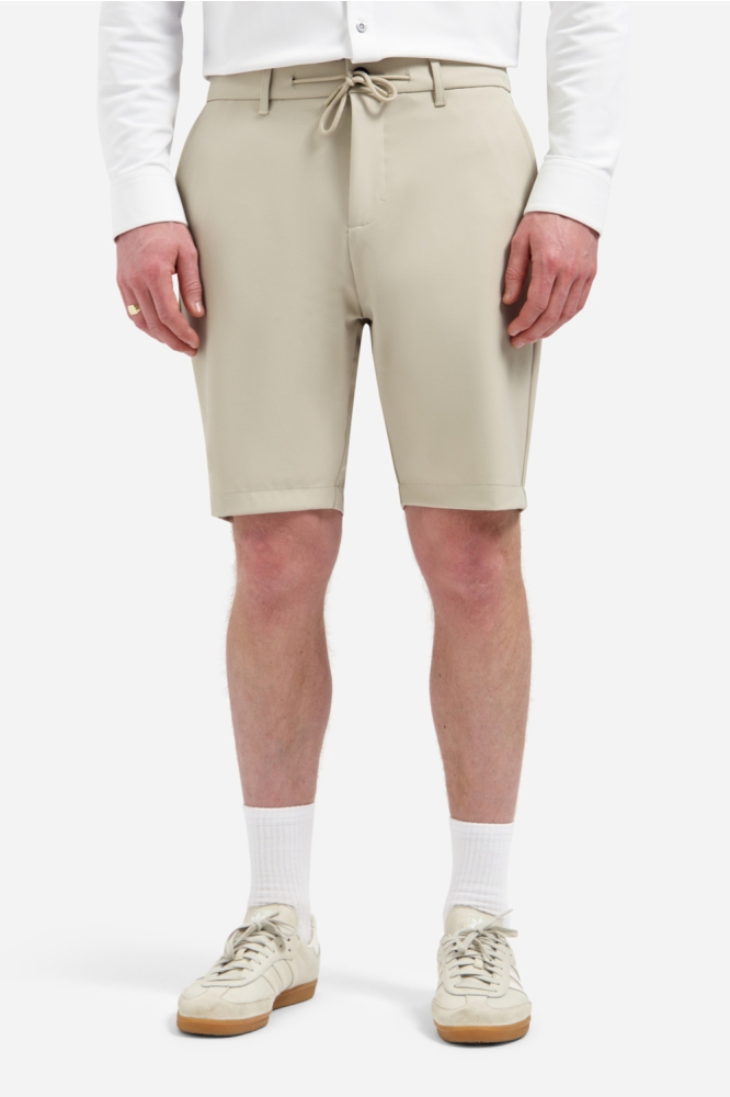 NO-EXCESS beige heren korte broek | Model vooraanzicht