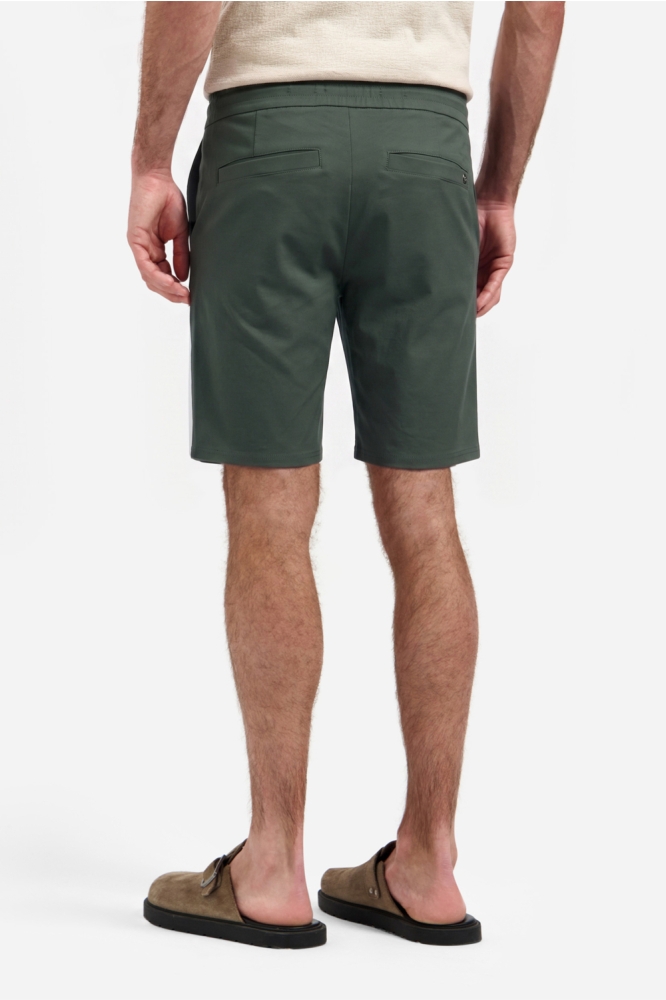 NO-EXCESS groene heren korte broek | Model achteraanzicht