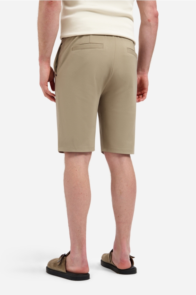 NO-EXCESS taupe heren korte broek | Model achteraanzicht