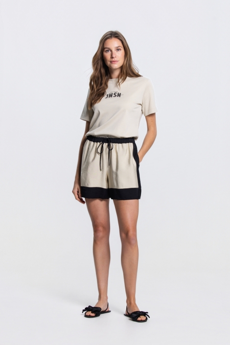 Juffrouw Jansen beige dames korte broek | Model