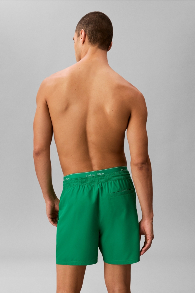 Calvin Klein groene heren korte broek | Model achteraanzicht