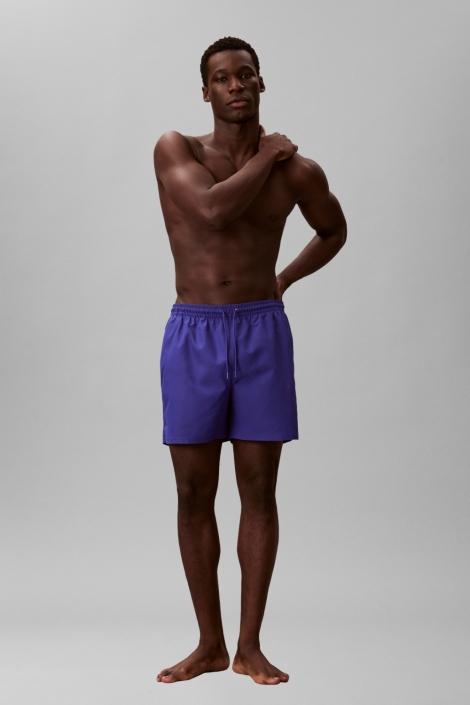 Calvin Klein blauwe heren korte broek | Model vooraanzicht