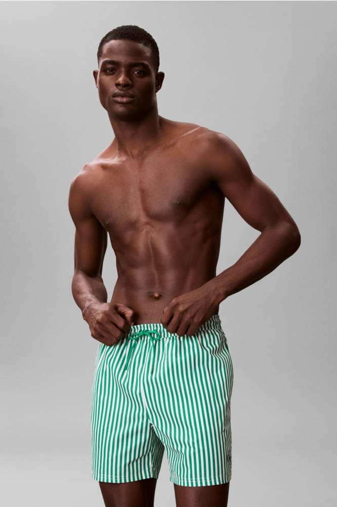 Calvin Klein groene heren korte broek | Model vooraanzicht