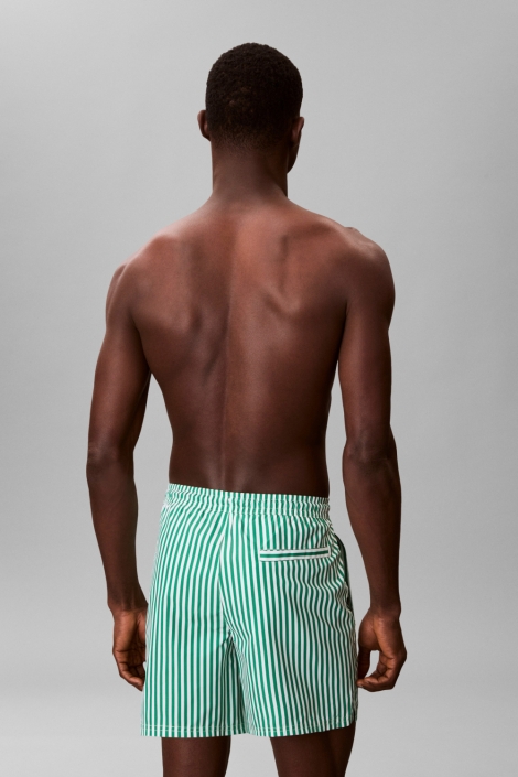 Calvin Klein groene heren korte broek | Model achteraanzicht