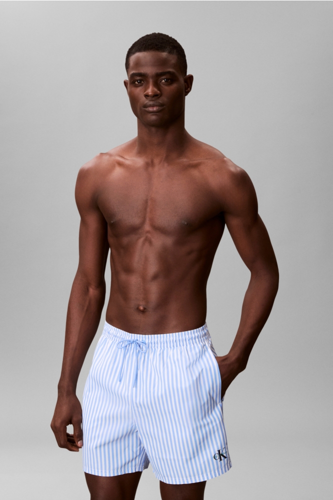 Calvin Klein blauwe heren korte broek | Model vooraanzicht