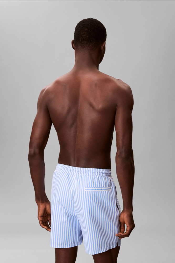 Calvin Klein blauwe heren korte broek | Model achteraanzicht