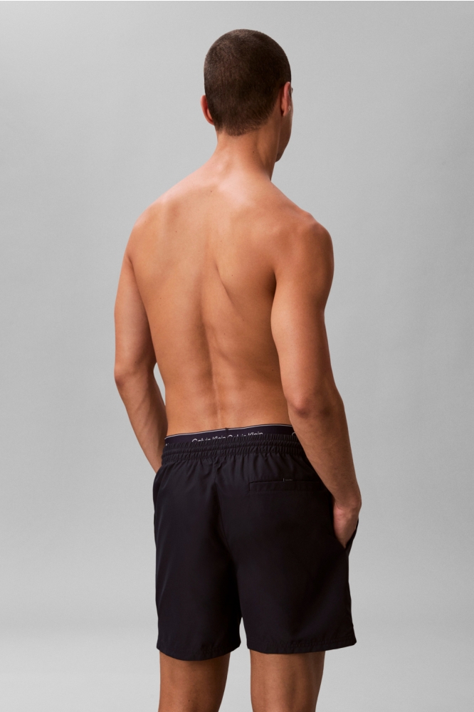 Calvin Klein blauwe heren korte broek | Model achteraanzicht