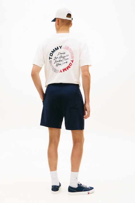 Tommy Jeans blauwe heren korte broek | Model achteraanzicht