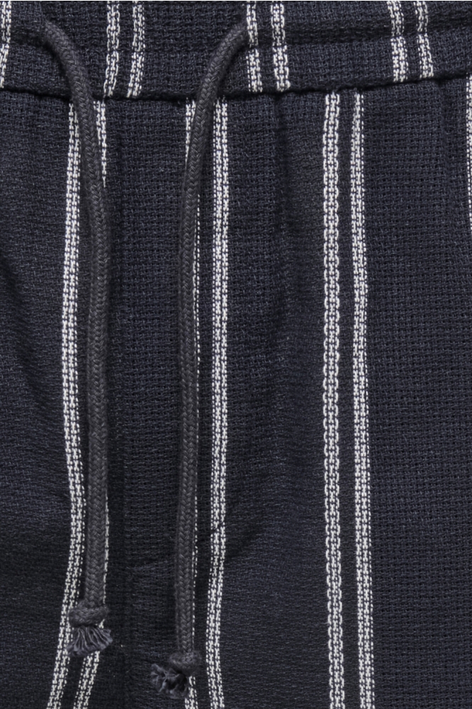 Only & Sons blauwe heren korte broek | Close up