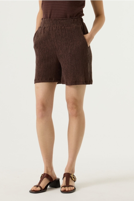 Garcia bruine dames korte broek | Model vooraanzicht