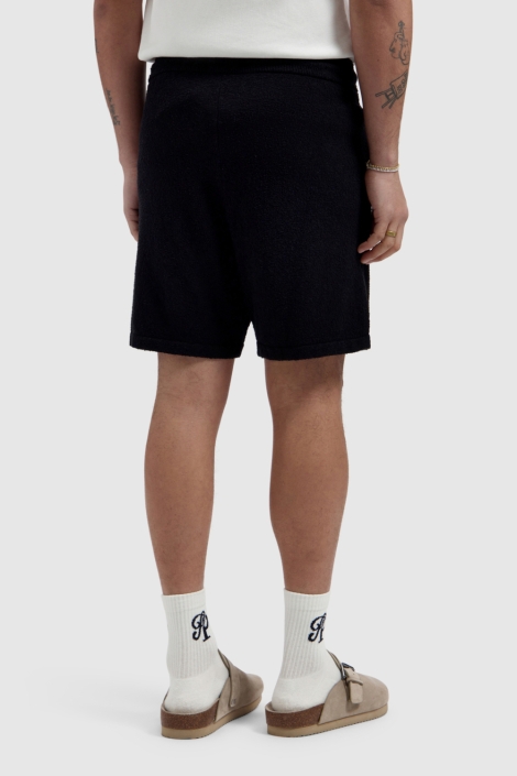 Pure Path zwarte heren korte broek | Model achteraanzicht