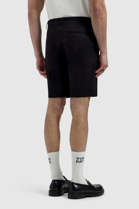 Pure Path zwarte heren korte broek | Model achteraanzicht
