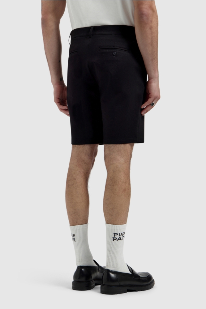 Pure Path zwarte heren korte broek | Model achteraanzicht