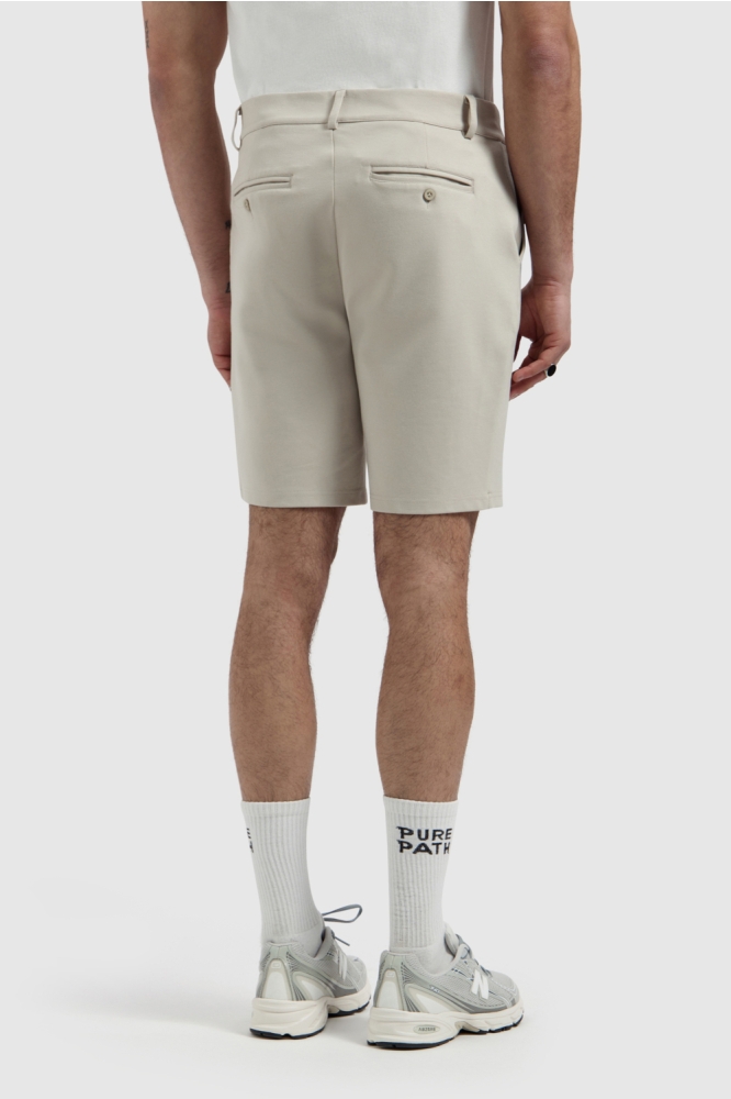 Pure Path zand heren korte broek | Model achteraanzicht