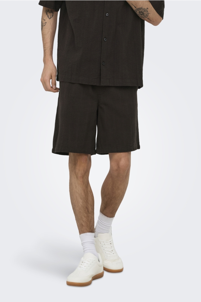 Only & Sons bruine heren korte broek | Model vooraanzicht