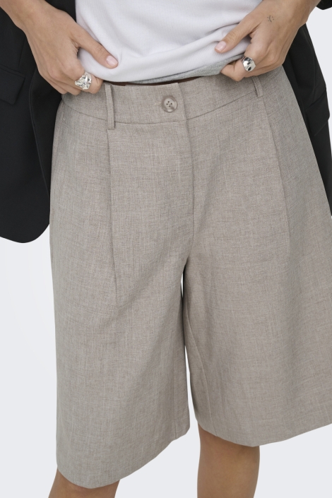 Only taupe dames korte broek | Model vooraanzicht