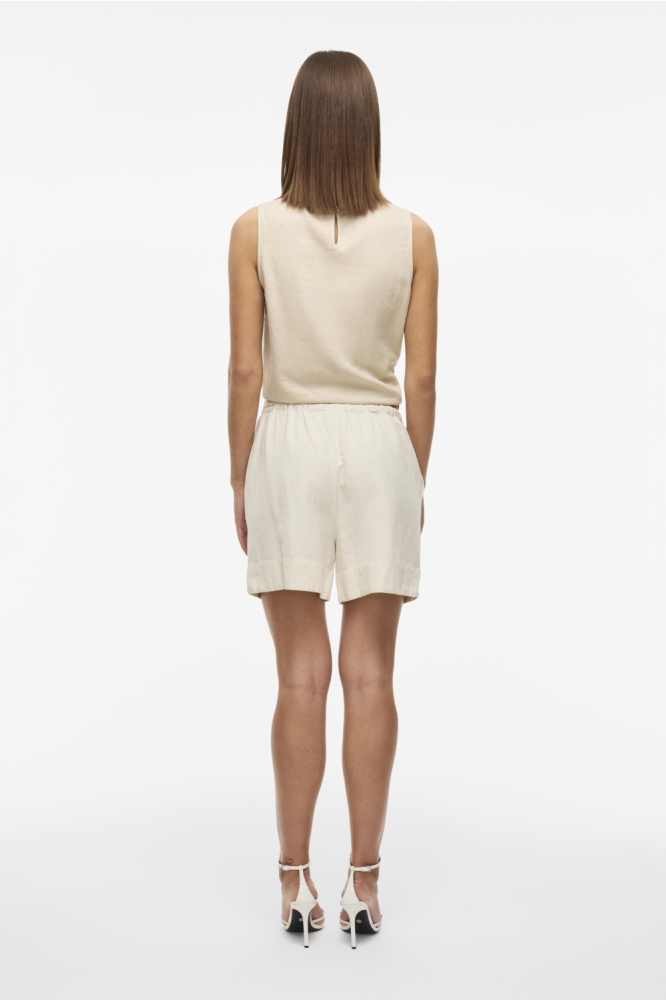 Vila beige dames korte broek | Model achteraanzicht