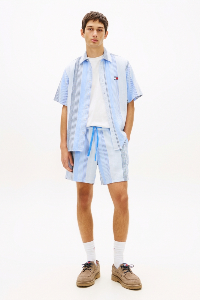 Tommy Jeans blauwe heren korte broek | Model