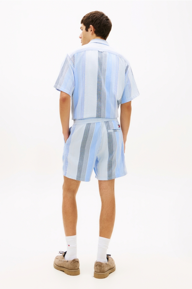 Tommy Jeans blauwe heren korte broek | Model