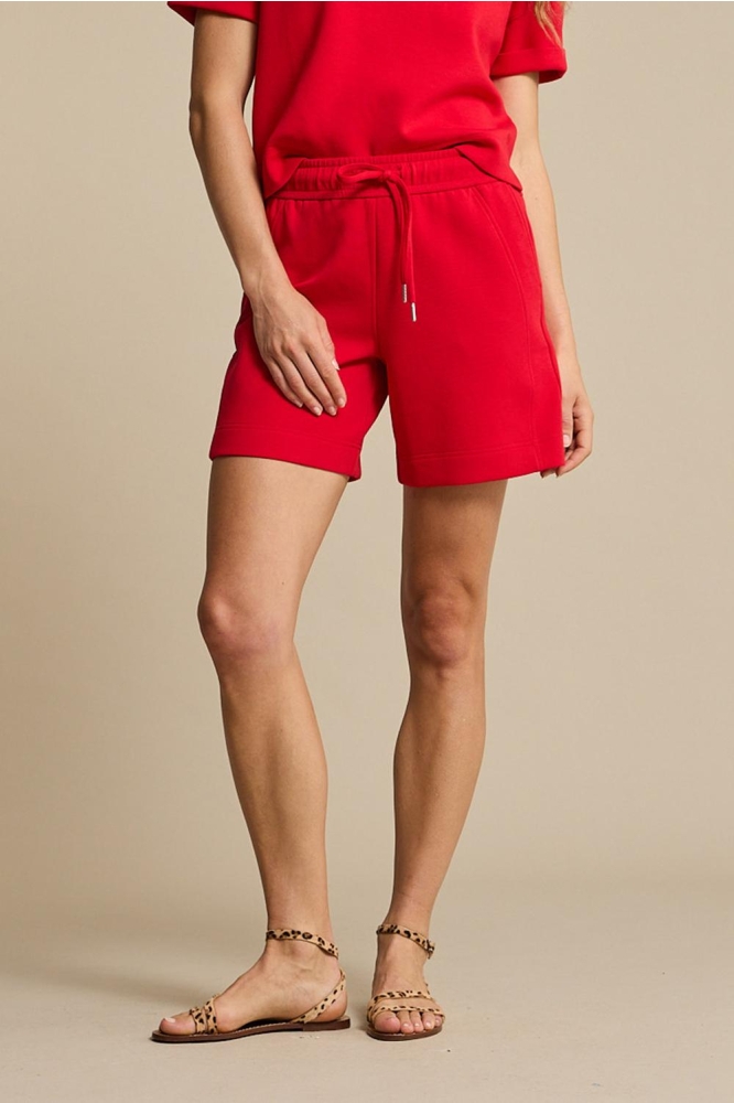Red Button rode dames korte broek | Model vooraanzicht