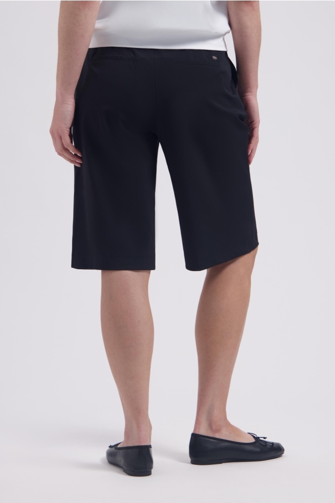 Lady Day zwarte dames korte broek | Model achteraanzicht