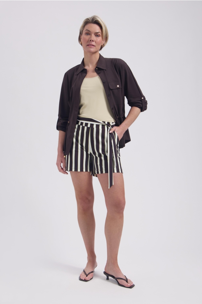 Lady Day bruine dames korte broek | Model