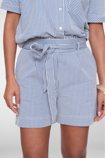 Geisha Korte broek SHORTS MET STREEP DESSIN EN STRIKDETAILS 61427 20 BLUE/OFF-WHITE