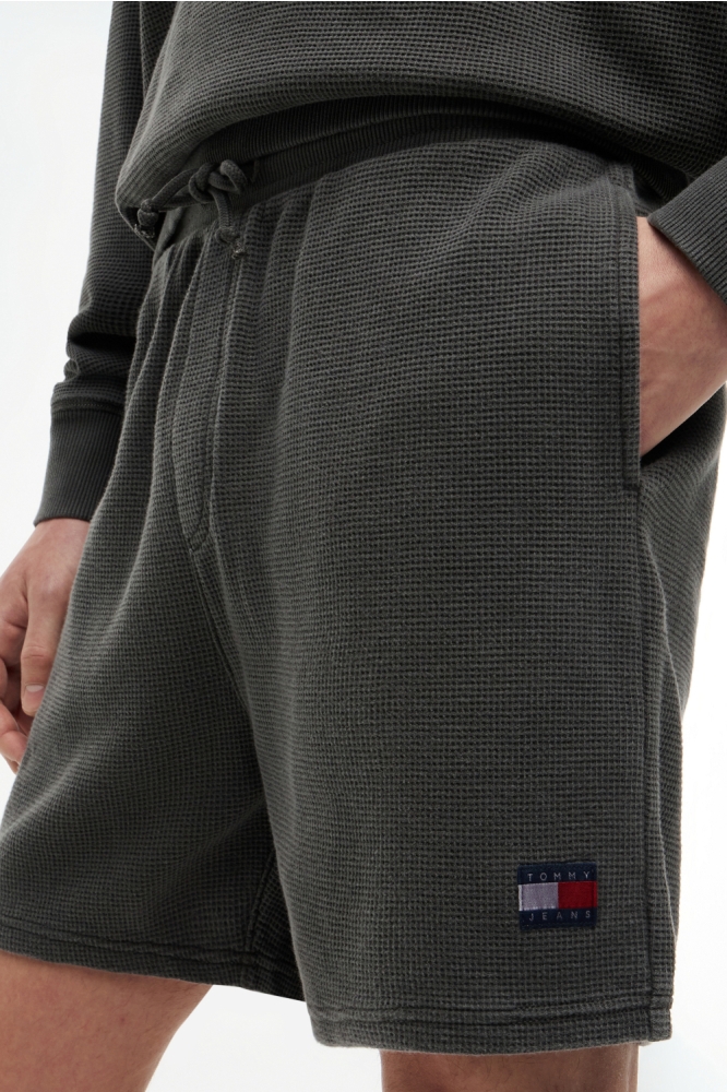 Tommy Jeans zwarte heren korte broek | Close up