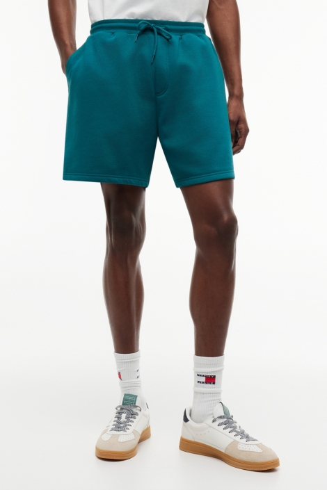 Tommy Jeans groene heren korte broek | Model vooraanzicht