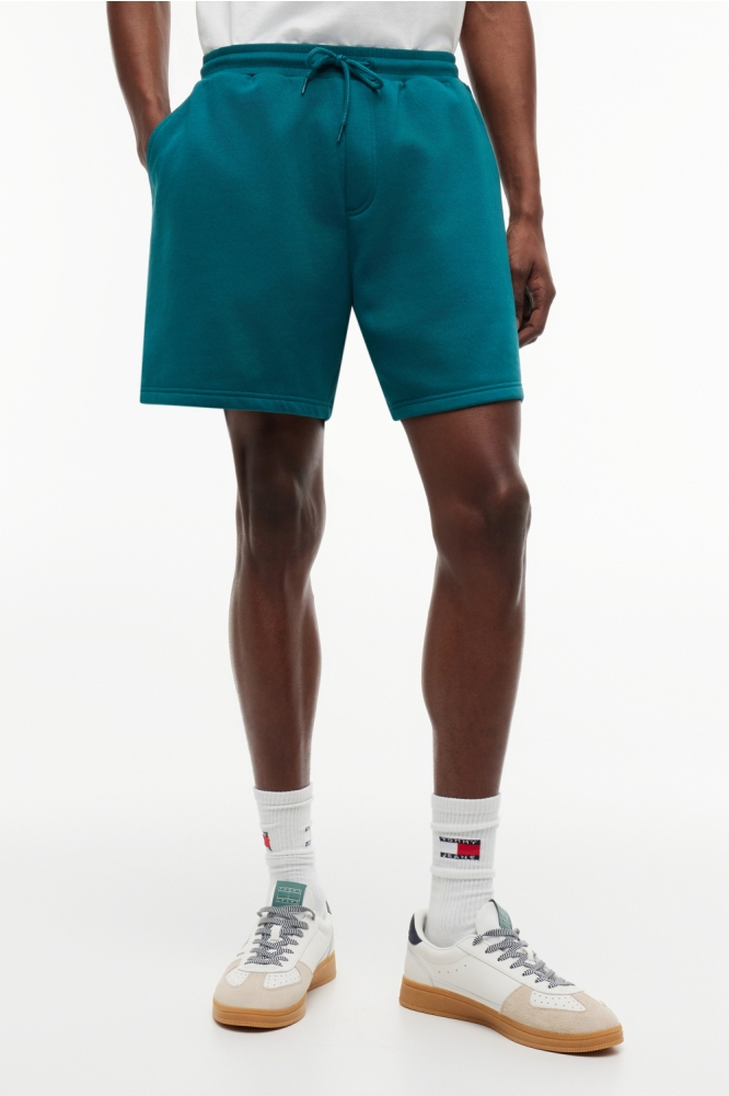 Tommy Jeans groene heren korte broek | Model vooraanzicht