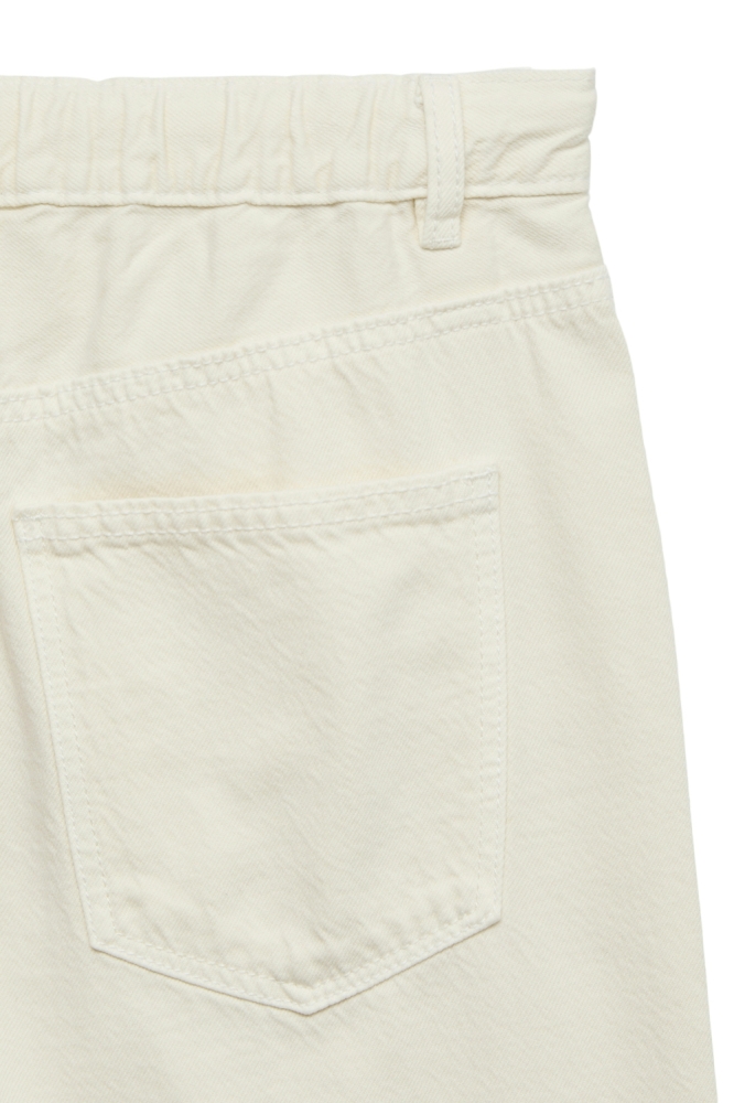 Vero Moda ecru dames korte broek | Close up