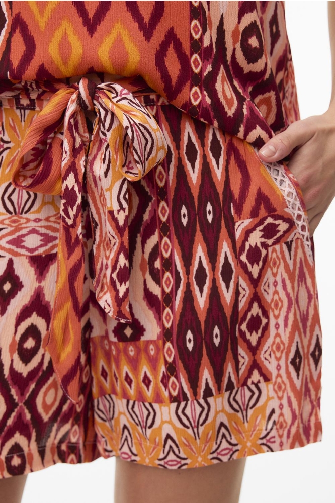 Vero Moda oranje dames korte broek | Close up