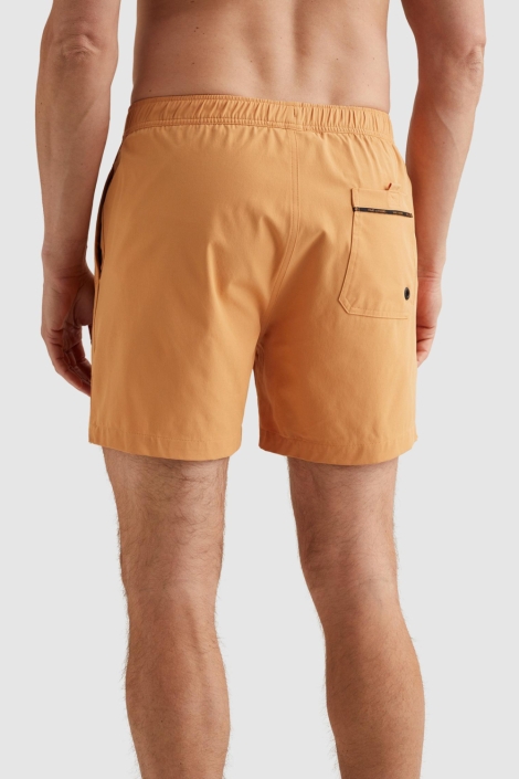 PME legend oranje heren korte broek | Model achteraanzicht