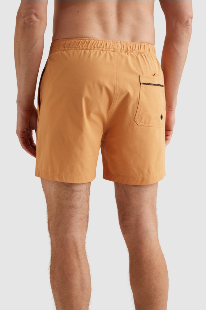 PME legend oranje heren korte broek | Model achteraanzicht