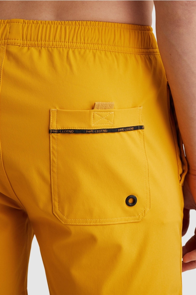 PME legend gele heren korte broek | Close up