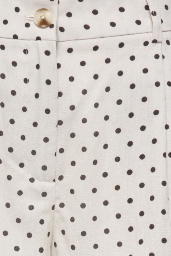 Only ecru dames korte broek | Close up